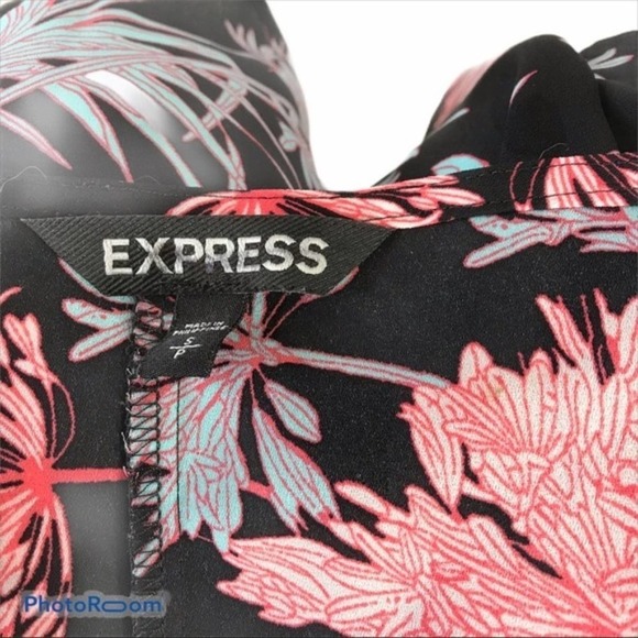 Express handkerchief hem key hole blouse - Picture 7 of 7